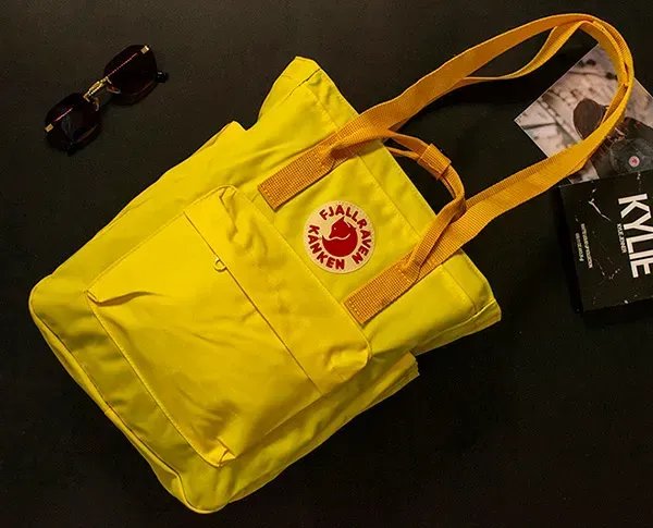 Яскравий рюкзак-трансформер Fjallraven Kanken 8л (30х25х13 см) – Жовтий