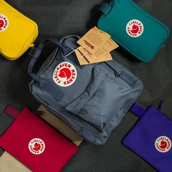 Компактний рюкзак-трансформер Fjallraven Kanken Mini 7л (27х21х10 см) – Темно-сірий