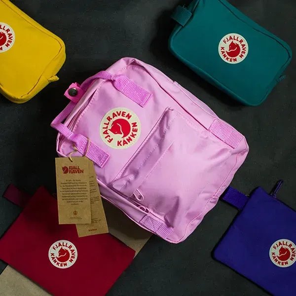 Компактний рюкзак-трансформер Fjallraven Kanken Mini 7л (27х21х10 см) – Світло-рожевий
