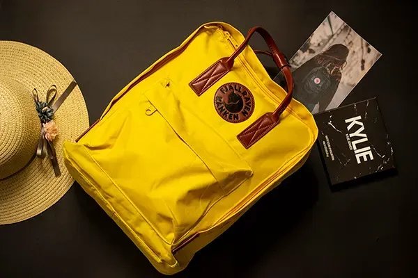 Рюкзак-трансформер Fjallraven Kanken 16л (38х28х14 см) – Жовтий зі шкіряними ручками