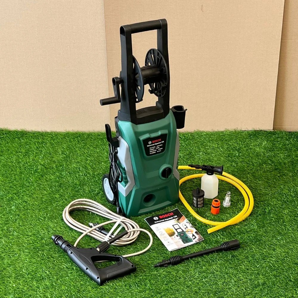 Мийка високого тиску Bosch UniversalAquatak 125: Ефективне та комфортне очищення для вашого дому та саду!